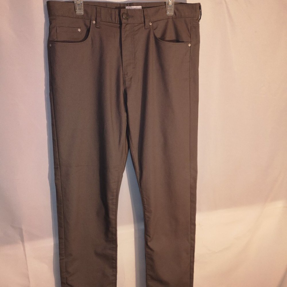 Calvin Klein Men's Size 34/32 Slim Fit Straight Leg Grey Casual / Dress Pants